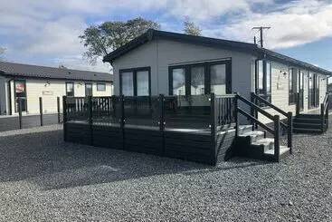 Cabane Rivendale 8 & Hot Tub 2 Bed