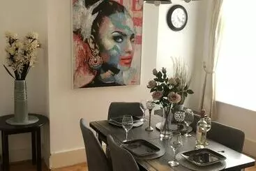 Residenza Lovely 3bed House In Gillingham