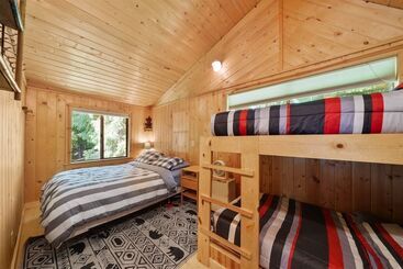 کلبه Cowlitz River Cabin