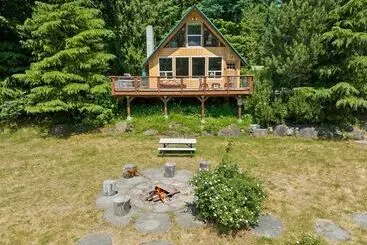 Mökkimajoitus Cowlitz River Cabin
