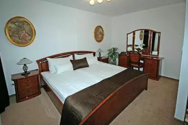 公寓 Schwarz Wienerwald Residenz