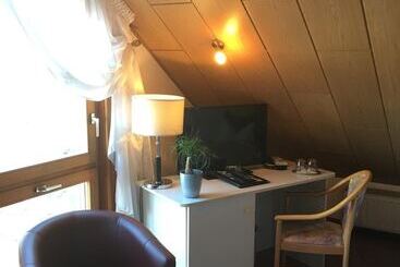 ホテル & Restaurant Park Cafe Isa