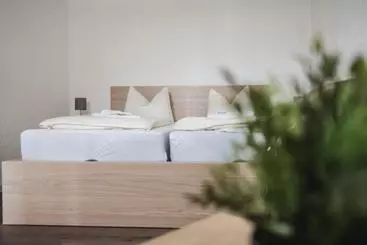 Toschis Station Motel Wirtshaus An Der Autobahn Bowling