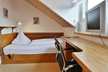 بنسيون Gasthof Rossle