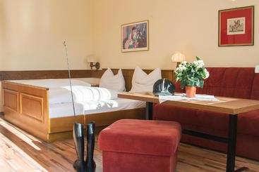 ホテル Reitzentrum Hausruckhof