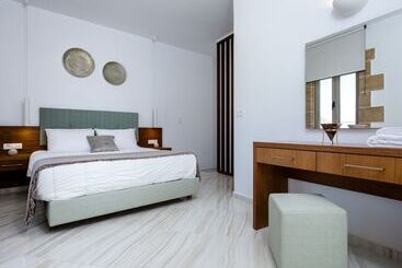 アパートホテル Agarathos Homes