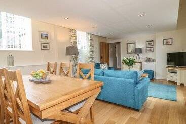 קוטג'' The Joiners Shop