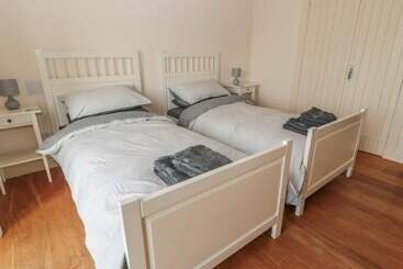 茅舍 The Long Barn