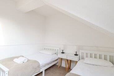 茅舍 The Old School