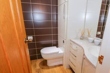 קוטג'' 3 School View