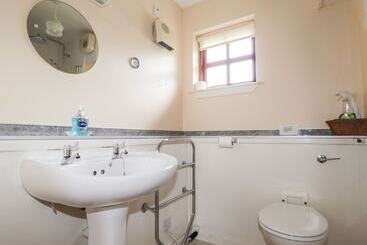 קוטג'' Church House