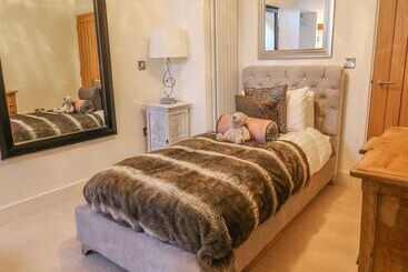 קוטג'' Flatt House Barn