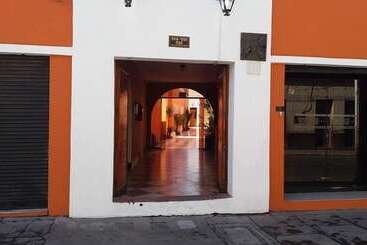 ホテル Hostal Characato Suite