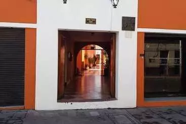 Hôtel Hostal Characato Suite