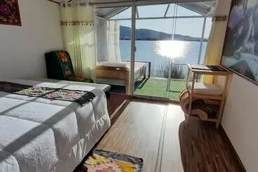 Hotel Uros Amaru Marka Lodge