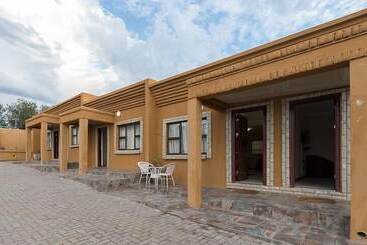 پانسیون Lakeview Guest House