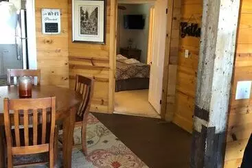 Majatalo Riverside Inn And Cottages