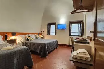 Отель Chiostro Delle Monache Hostel Volterra