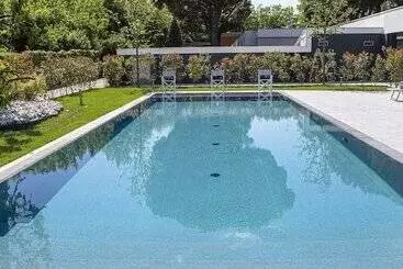 فندق على الطريق Mealba