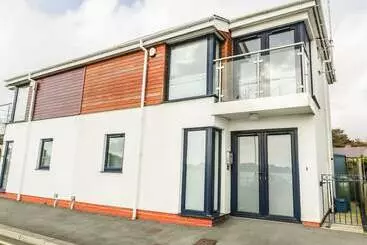 Mökkimajoitus 7 Marina View