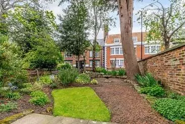 Mökkimajoitus The Bolthole