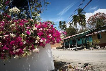 ペンション La Perla De Farallon Bed And Breakfast