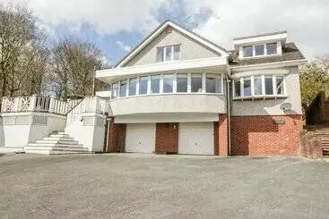 کلبه 11 Glyn Garth Mews