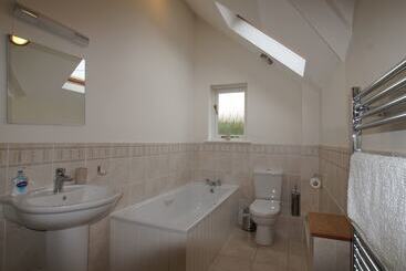 茅舍 Margaret House