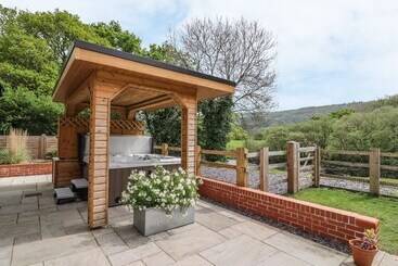 کلبه The Farmhouse