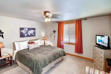 Mökkimajoitus Wintergreen Lodge