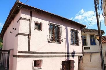 Пансион Guesthouse Xenios Zeus