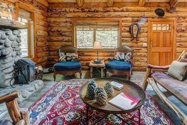 کلبه Edelweiss Log Cabin