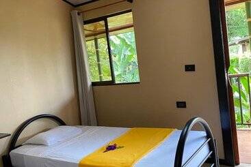 مسافرخانه Essence Arenal Spa & Yoga