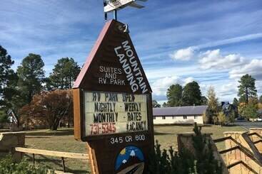 모텔 Mountain Landing Suites & Rv Park