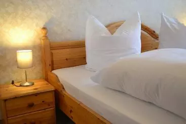 ホテル Gasthaus Zur Linde