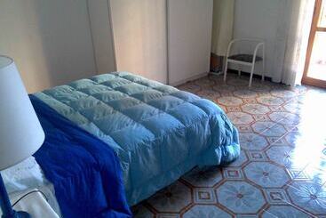 پانسیون House University