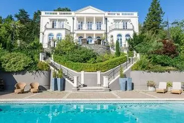 Aamiaismajoitus (B&B) Villa Charlotte
