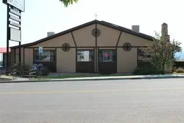 Hostelli Wagon Wheel Restaurant Bar And Motel