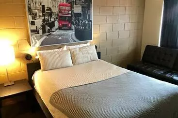 Three Rivers Motel