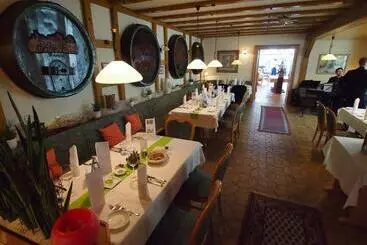 ホテル Dernbachtal