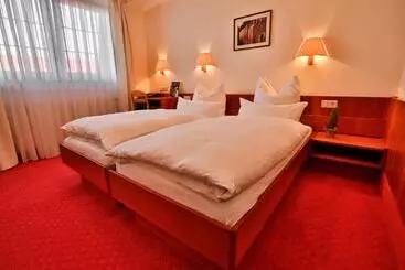 Otel Mayers Waldhorn   Zwischen Reutlingen Und Tübingen