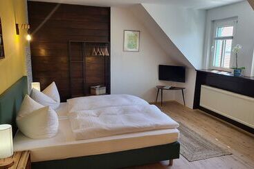 ホテル Pension Zur Neuenburg