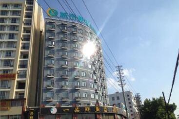 Hotelli City Comfort Inn Huanggang Macheng City Macheng Square