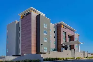 La Quinta Inn & Suites By Wyndham Galveston North At I 45