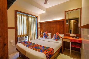 Hotel Fabexpress Super 7 Inn   Nr Rabale Station