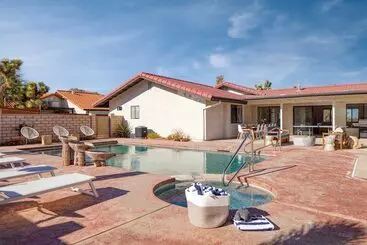 Turistihuoneistot Lava Rocks By Avantstay Gorgeous Desert Haven W Pool Hot Tub Fire Pit Ping Pong