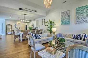 ツーリストアパートメント Ocean View Home With Beach Shuttle, 5 Mi To Coast!