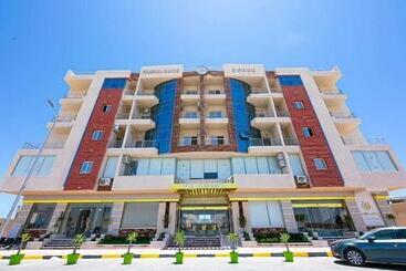 Huoneistohotelli Casablanca Beach Resort With Private Beach And Swimming Pools