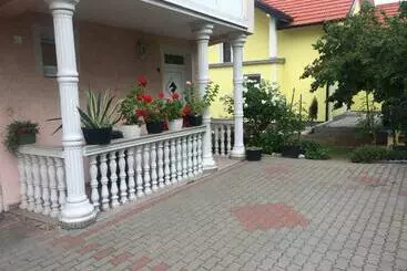 ペンション Miki