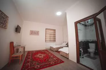 Pensionat Oqilanur Guest House